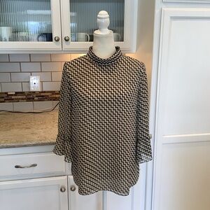 Mock Neck Pullover Blouse Green and Cream Tan Zig Zag Size Medium